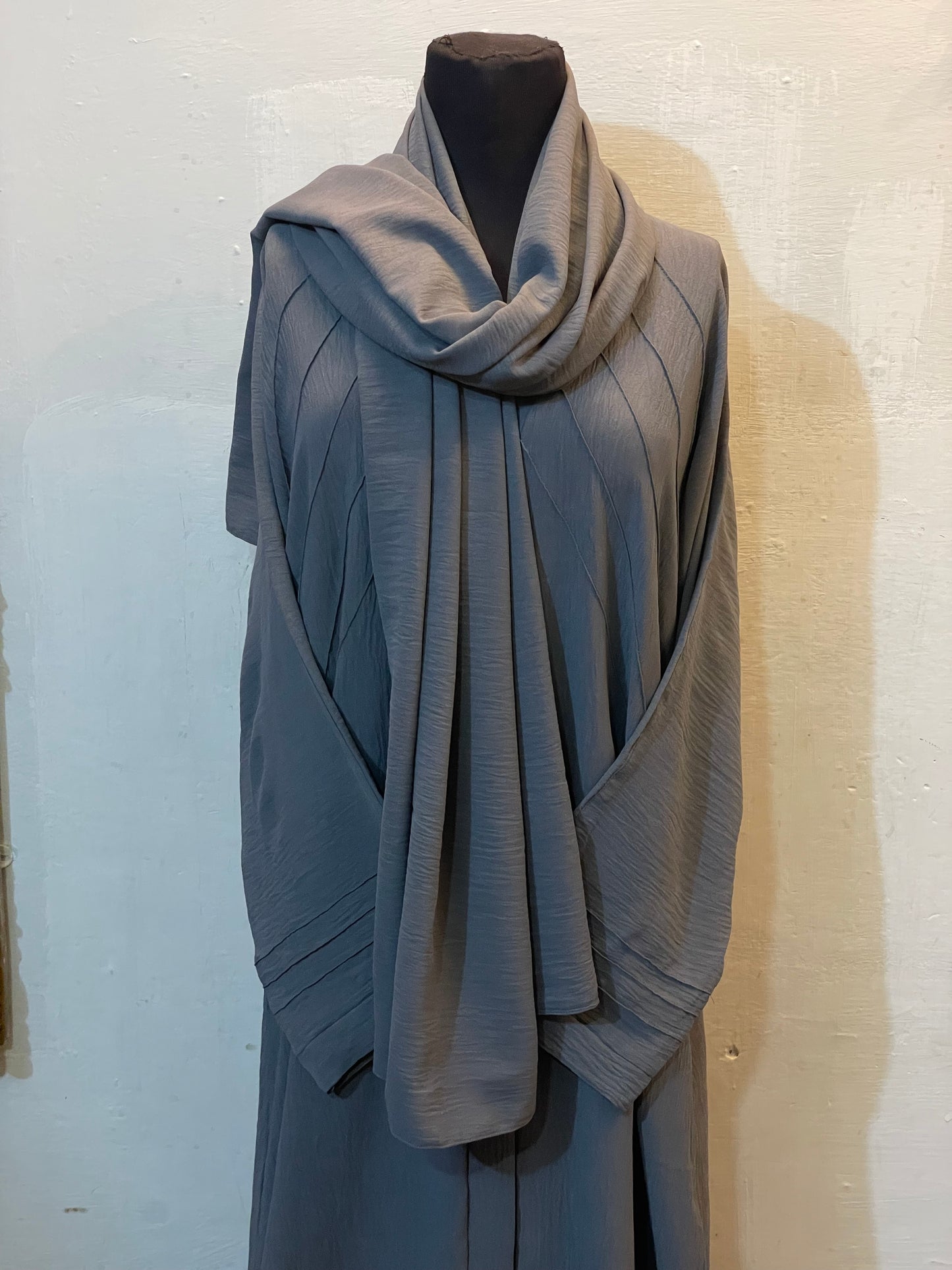 🌲 GREY Pintuck CEY Fabric Abaya with Matching Scarf - D 05